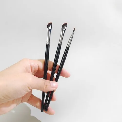 types of eyeliner brush
