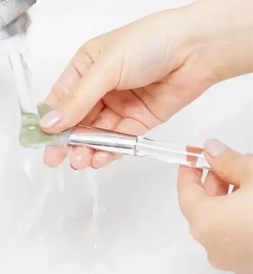 clean mask brush