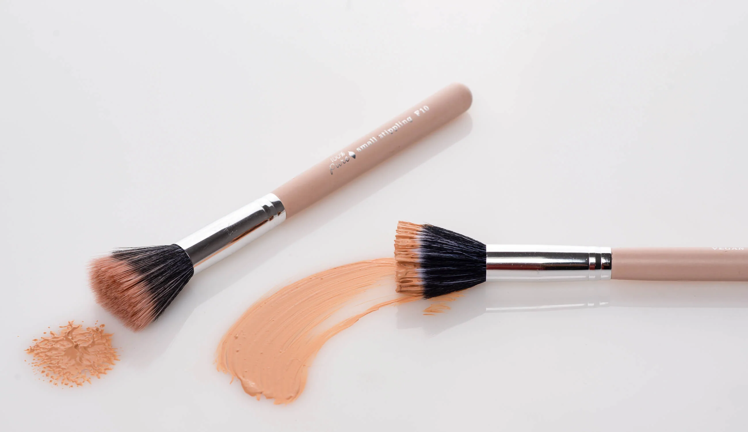 Stippling makeup brush