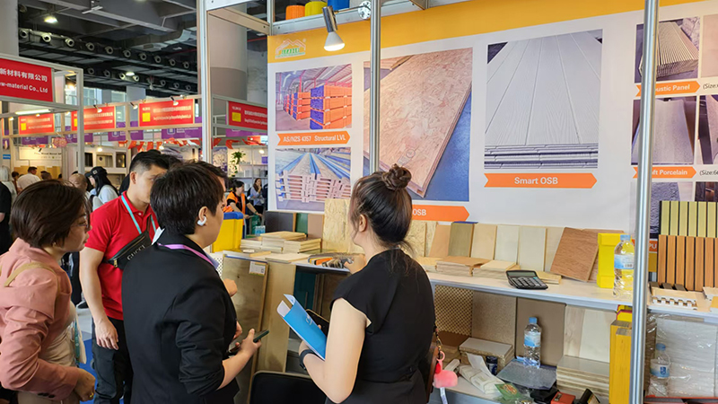 Team members are introducing our high quality plywood products to customers in detail