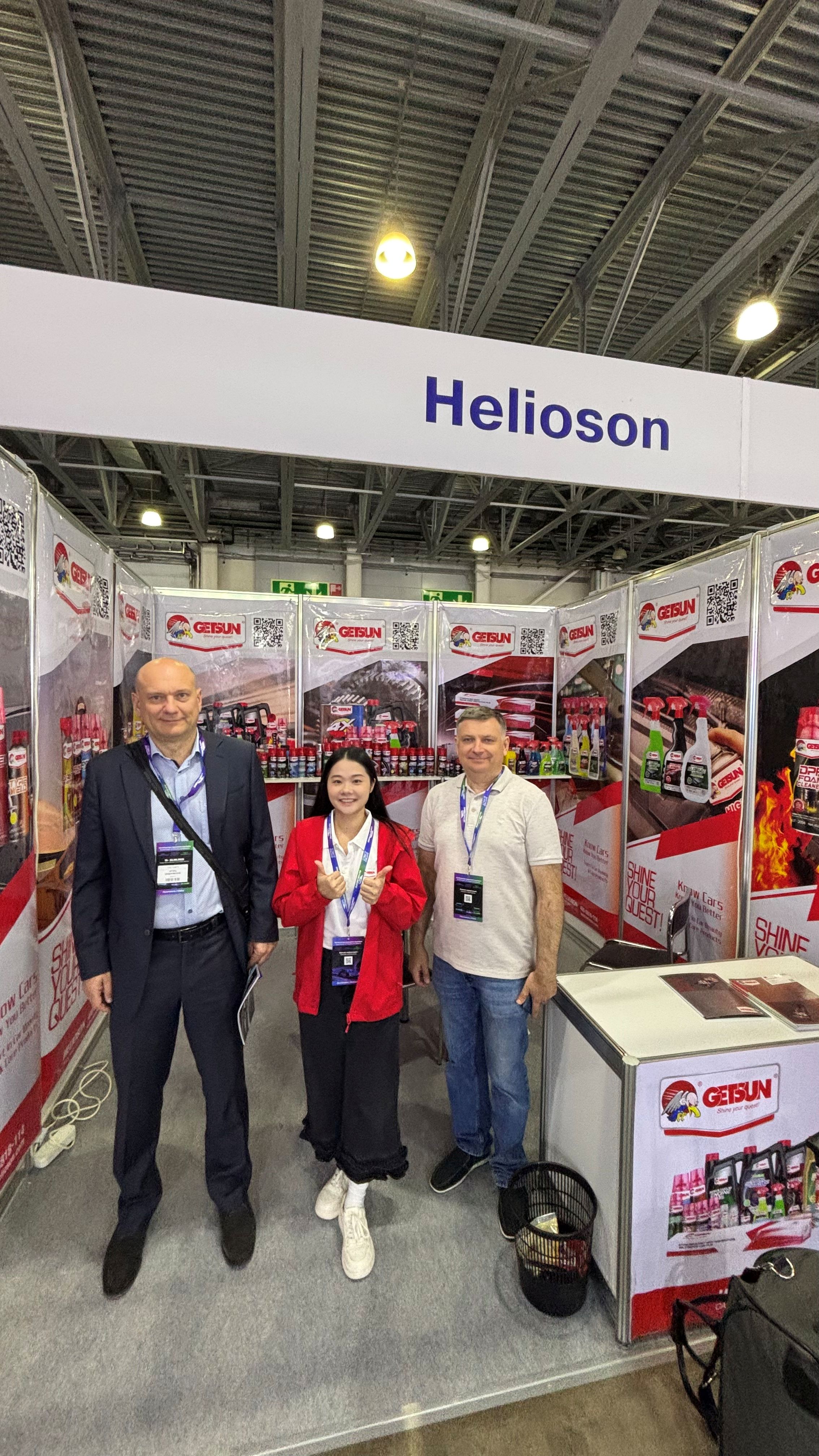GETSUN representatives photographing with clients on Day 3 at the exhibition