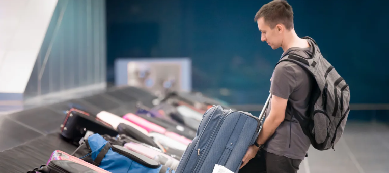 “Looking for the best travel bag for short trips? Discover whether a backpack, weekender, carry-on, or duffel is the perfect choice for your getaway.”