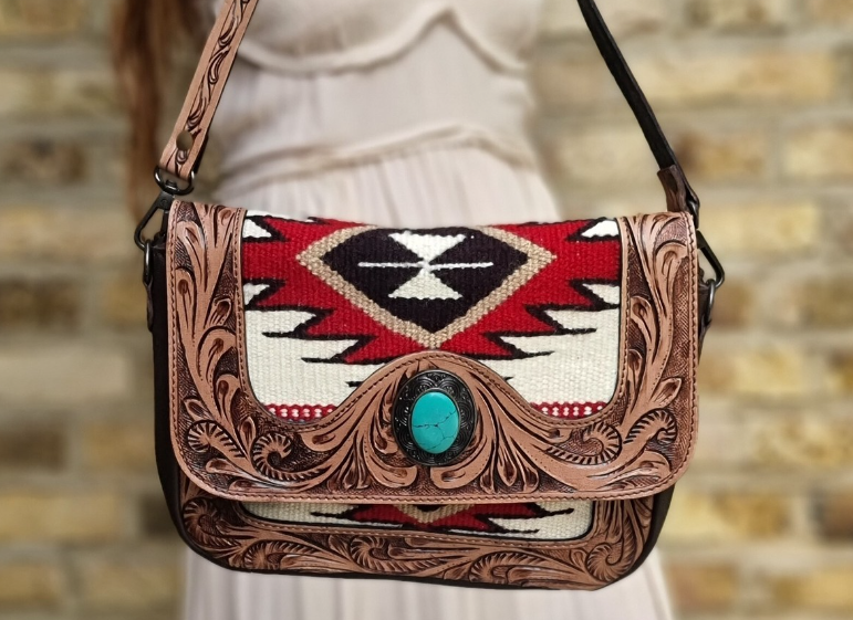 Explore the pros and cons of each, from chic mini bags to practical totes, and discover which handbag suits your lifestyle best.