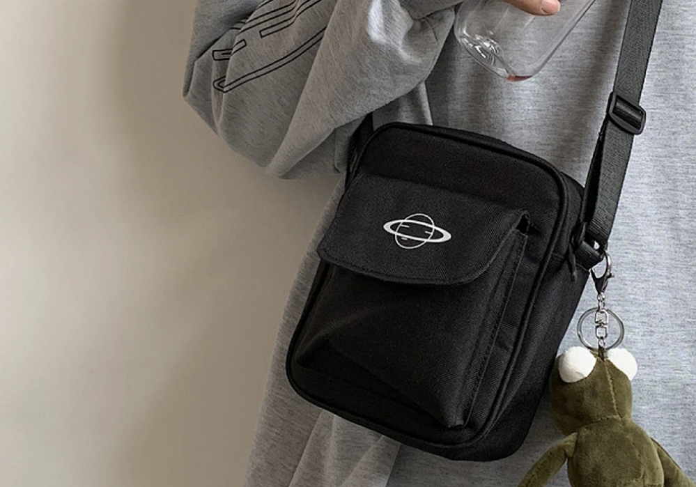 Learn how to style a shoulder bag with casual, office, and travel outfits. Discover expert tips to match your bag with different looks and elevate your style.
