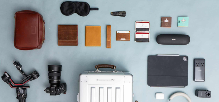 Discover the best smart bags for frequent travelers. Learn which luggage offers built-in charging, GPS tracking, TSA-approved locks, and durable designs for stress-free journeys.