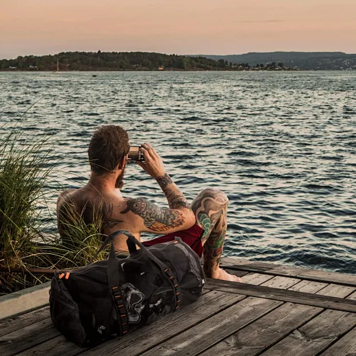This durable travel bag is designed for men on the go.