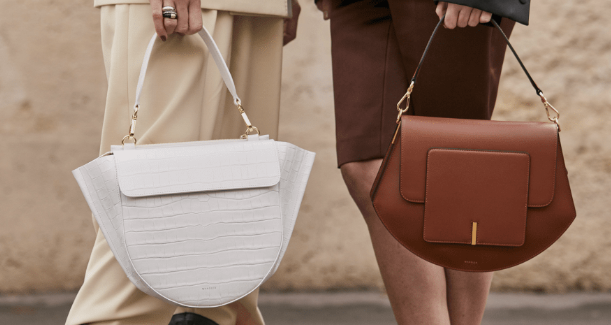 Discover what makes a handbag your go-to. Explore the best everyday bags for style and function—from totes to crossbodies. Find your perfect purse today.