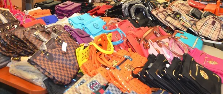 Thinking of buying a replica handbag online? Discover the potential risks—from legal and financial dangers to poor quality and ethical concerns