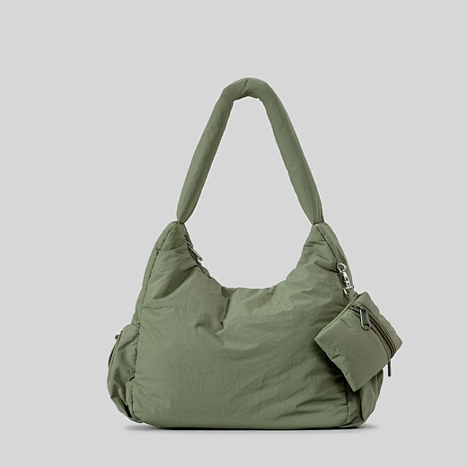 XINHUI is a trusted bag manufacturer based in Dongguan, China, specializing in custom-made backpacks, tote bags, and cosmetic pouches.