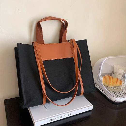 Comfortable and versatile, this canvas shoulder bag is perfect for any occasion.