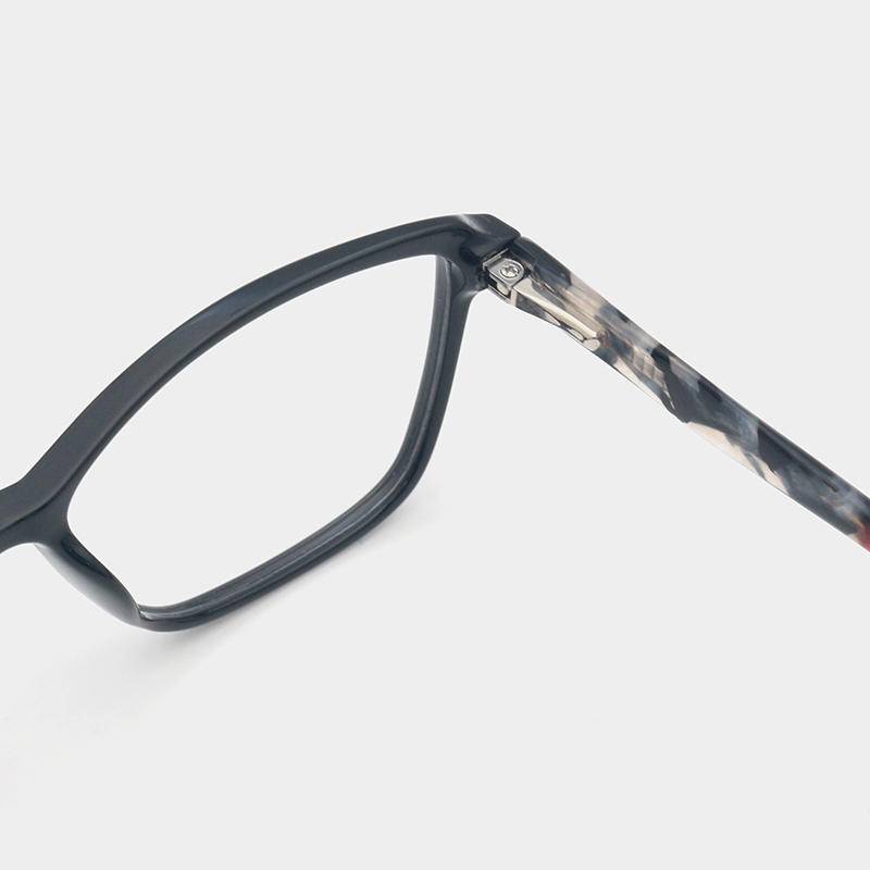 Faylora Glasses spring hinge detail