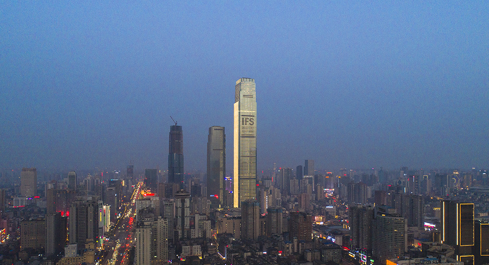 长沙国金中心(长沙IFS)- 线条灯 - 先朗照明