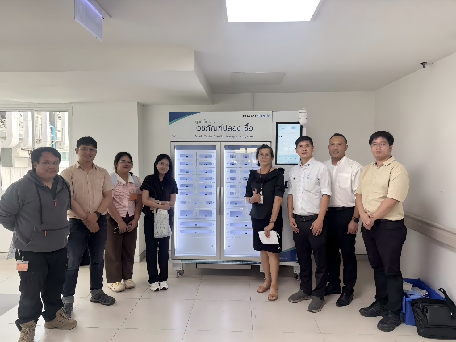 This medicine vending machine can be used in hospital and pharmacy.