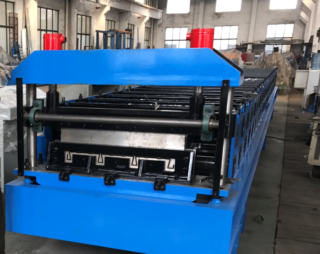 closed profiled steel decking machine