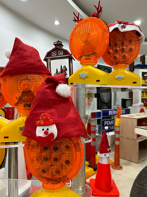 Solar road markers and warning lights from LUBAO SMART TRAFFIC escort the holiday season with joy—Merry Christmas!