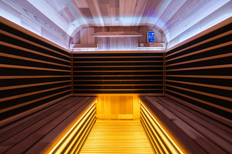 When we exercise, our bodies are often fatigued, dehydrated, and overheated. It is not advisable to enter the sauna room for heat therapy immediately after exercising. Doing so would further burden the body and increase the risk of adverse reactions. Instead, it is recommended to cease exercising, rest, and replenish fluids adequately. Allow the body to gradually cool down from the height fever state and return to normal. Only after the body has regained some strength should you consider entering the sauna room for heat therapy. The decision to enter the sauna after exercise should be based on individual physical condition and adaptability. To avoid discomfort, it is generally recommended to limit sauna sessions to no more than 15 to 20 minutes following exercise, thereby allowing the body to reap the benefits of sauna therapy and enhance overall health. •Mild Exercise: If engaging in light exercise, you can consider a sauna session lasting 15-20 minutes after the workout. •Moderate or high-intensity exercise: When your fitness regimen is moderately intense, it may be more suitable to spend approximately 10 minutes in the sauna. •Extremely Strenuous Exercise: If the workout was excessively strenuous and has left the body exhausted, it is not advisable to use the sauna at this time.