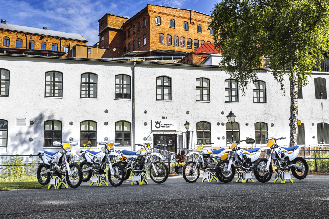 Huswana 2023 Heritage Limited Edition Cross - Country Racing Series