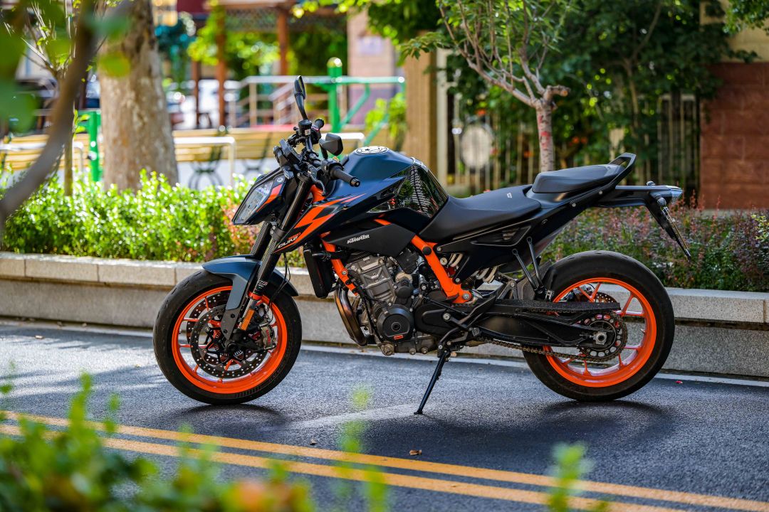 KTM 890 DUKE R!