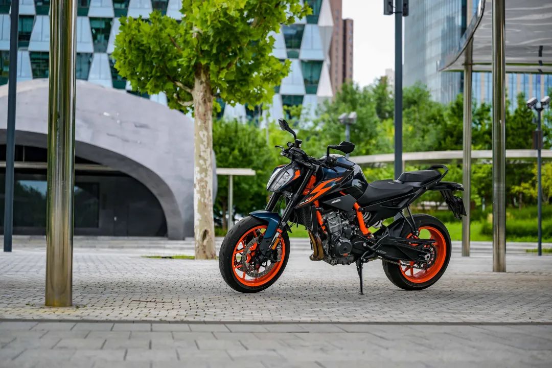 KTM 890 DUKE R!