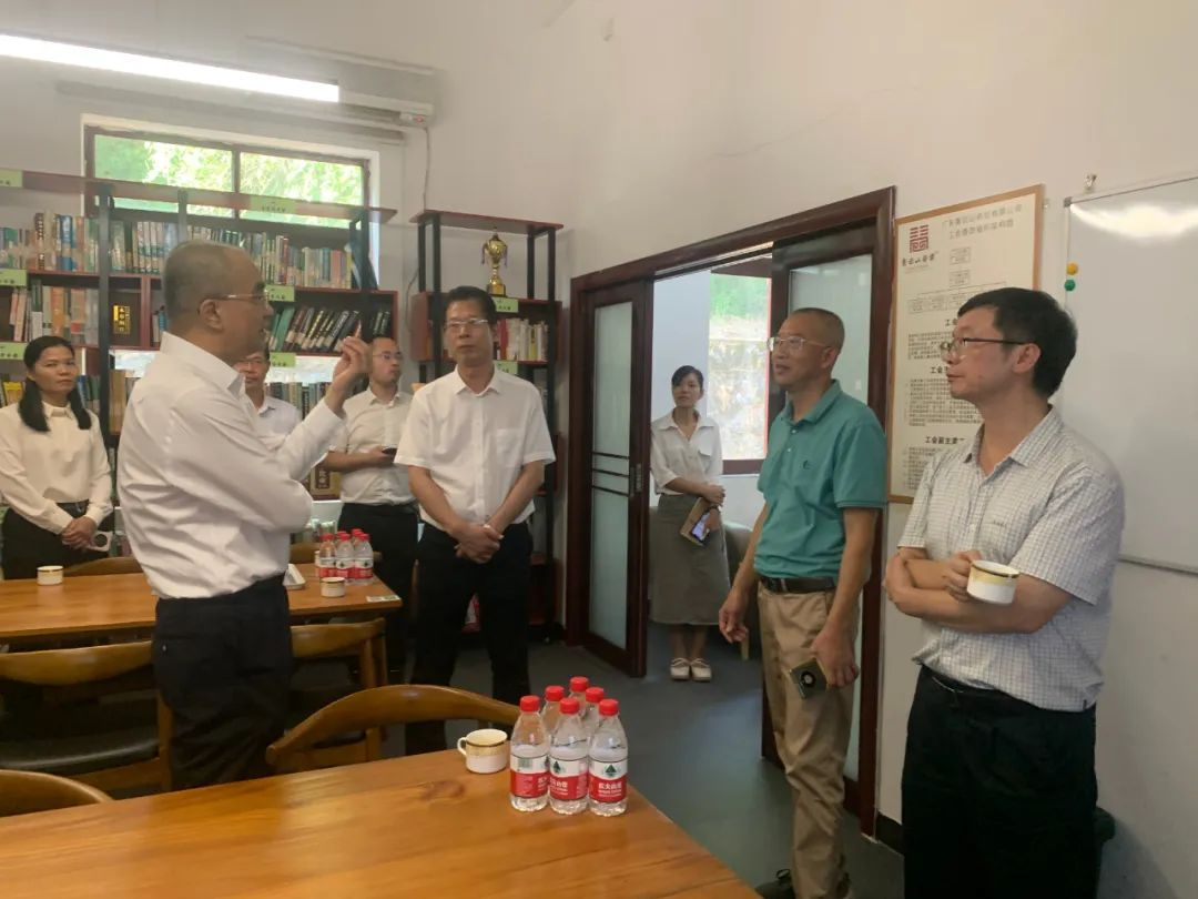 Deputy Secretary visited workers