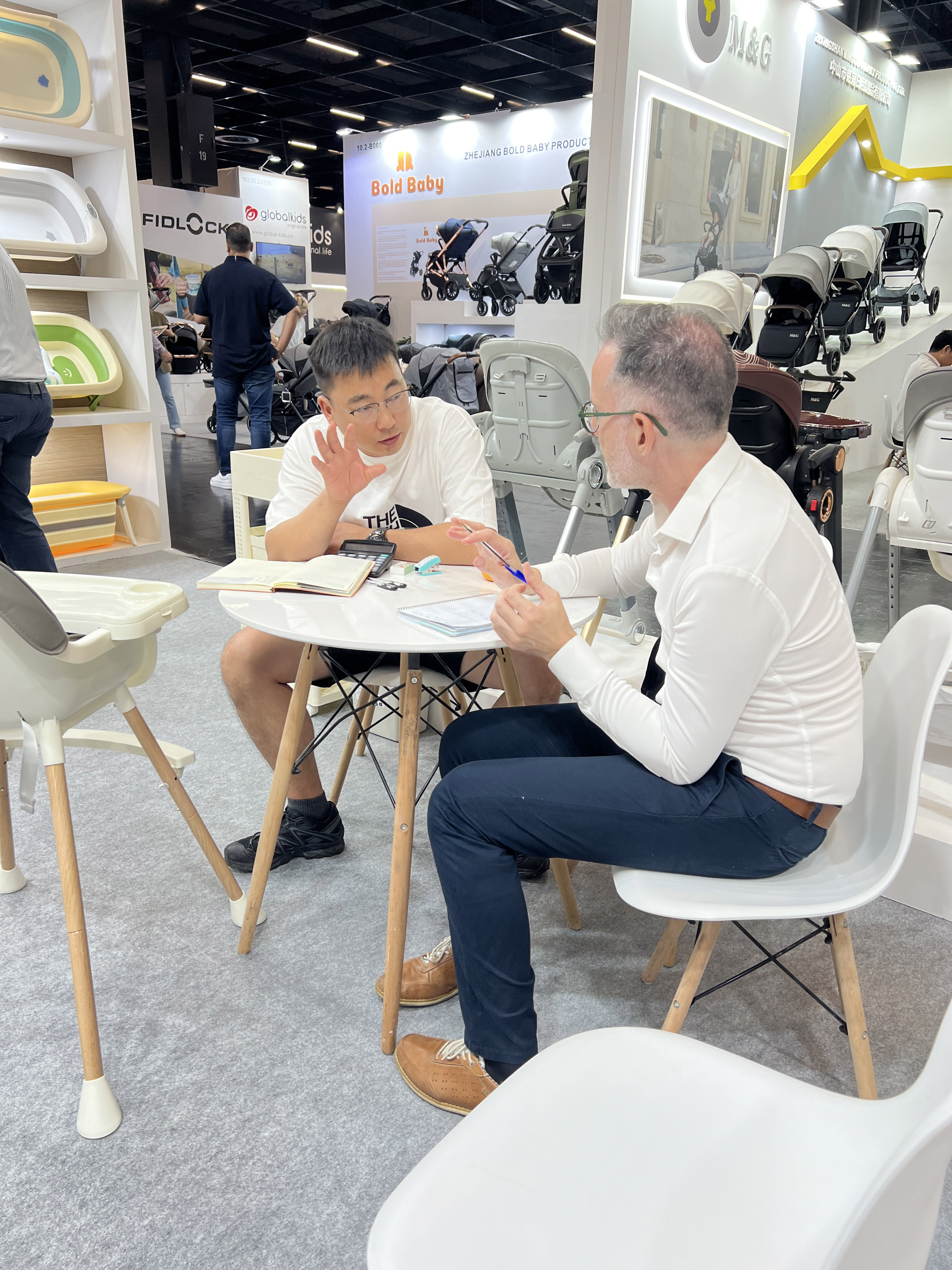 Have a chatting with customer during Cologne Fair