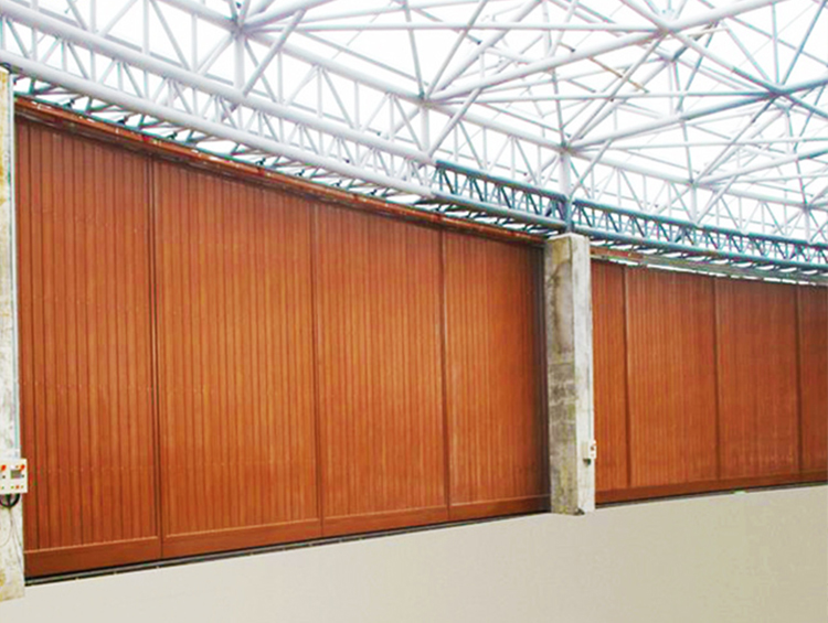 puerta de hangar corredera de esquina