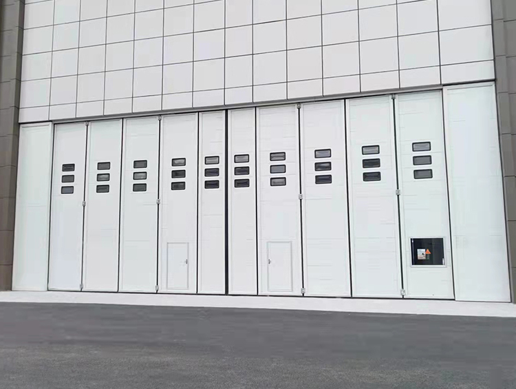 folding hangar door