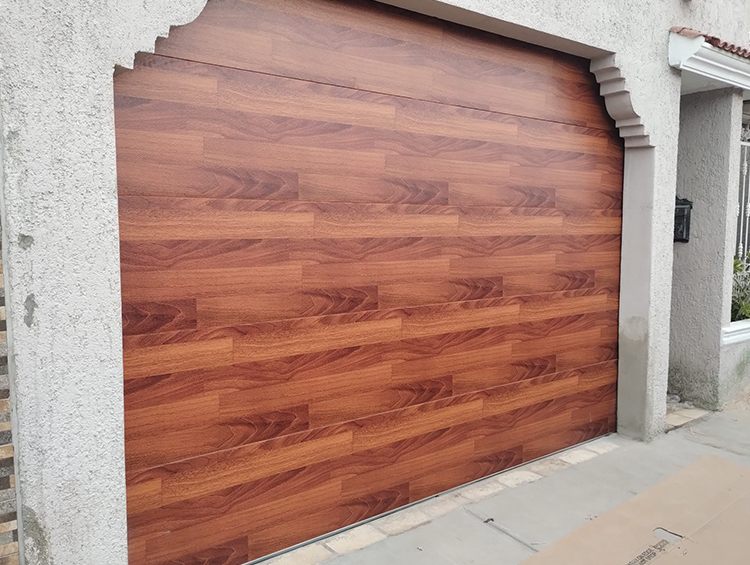 técnico profesional de puerta de garaje