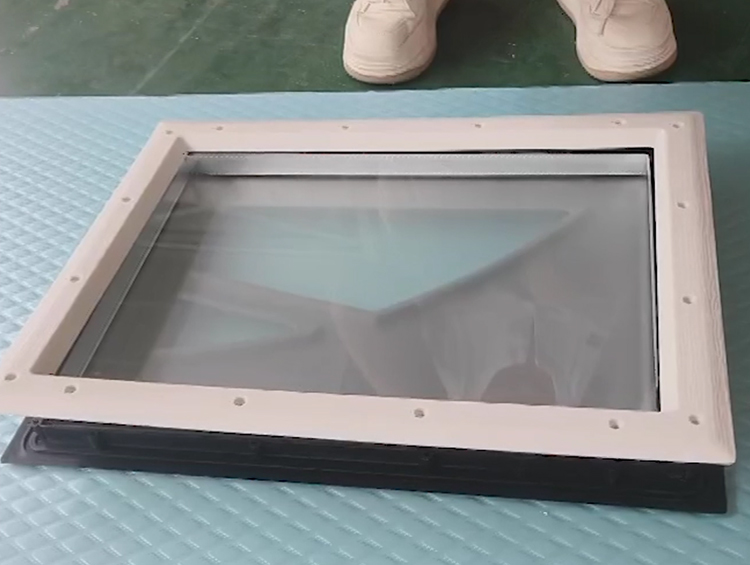 instalar el vidrio nuevo de la ventana