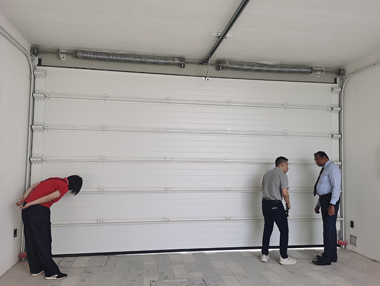 por qué las puertas de garaje hacen ruido