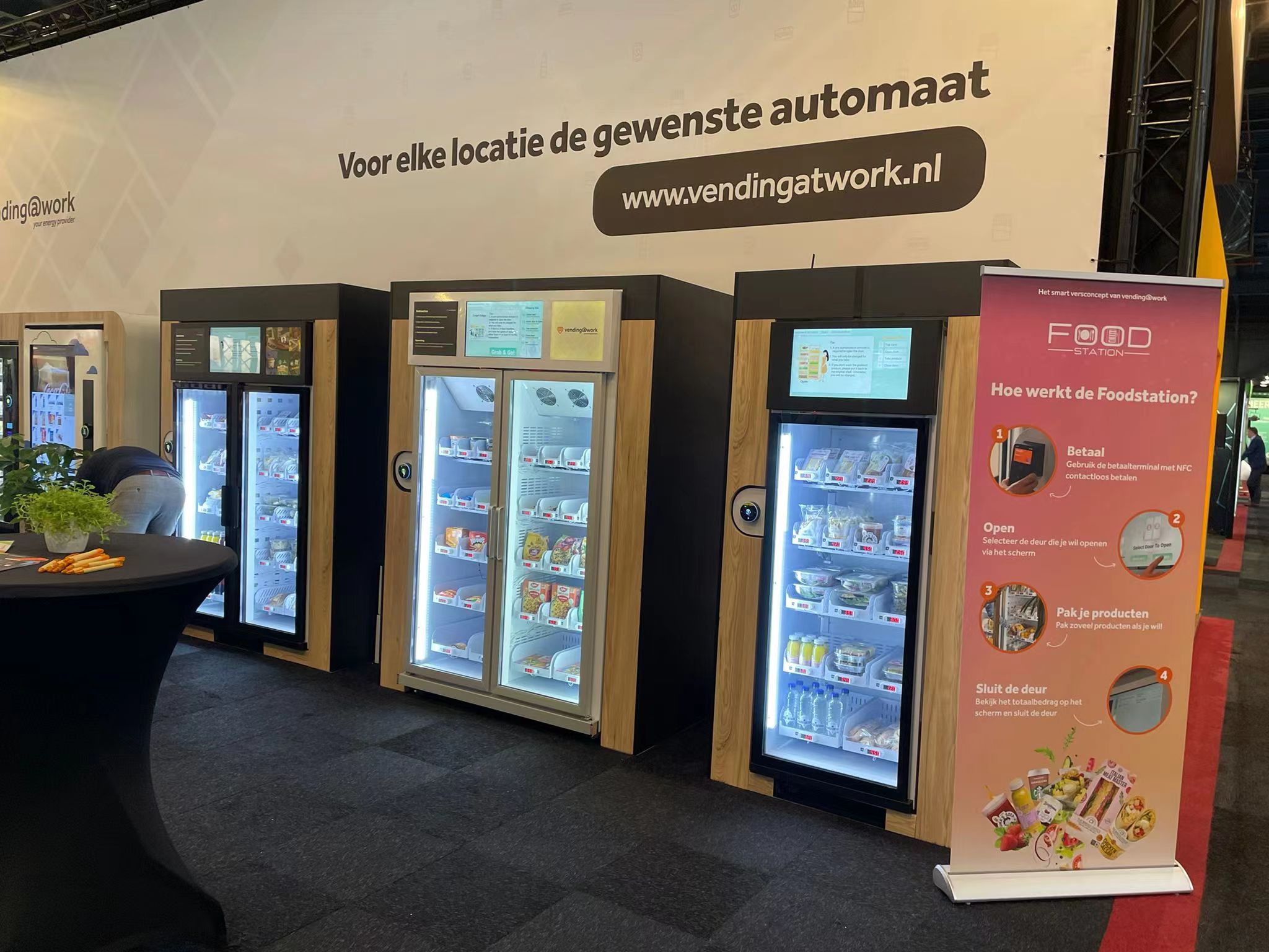 smart fridge vending machine offers a wide variety of products, it can dispense snacks and drinks, ice cream, vegetables fruits...