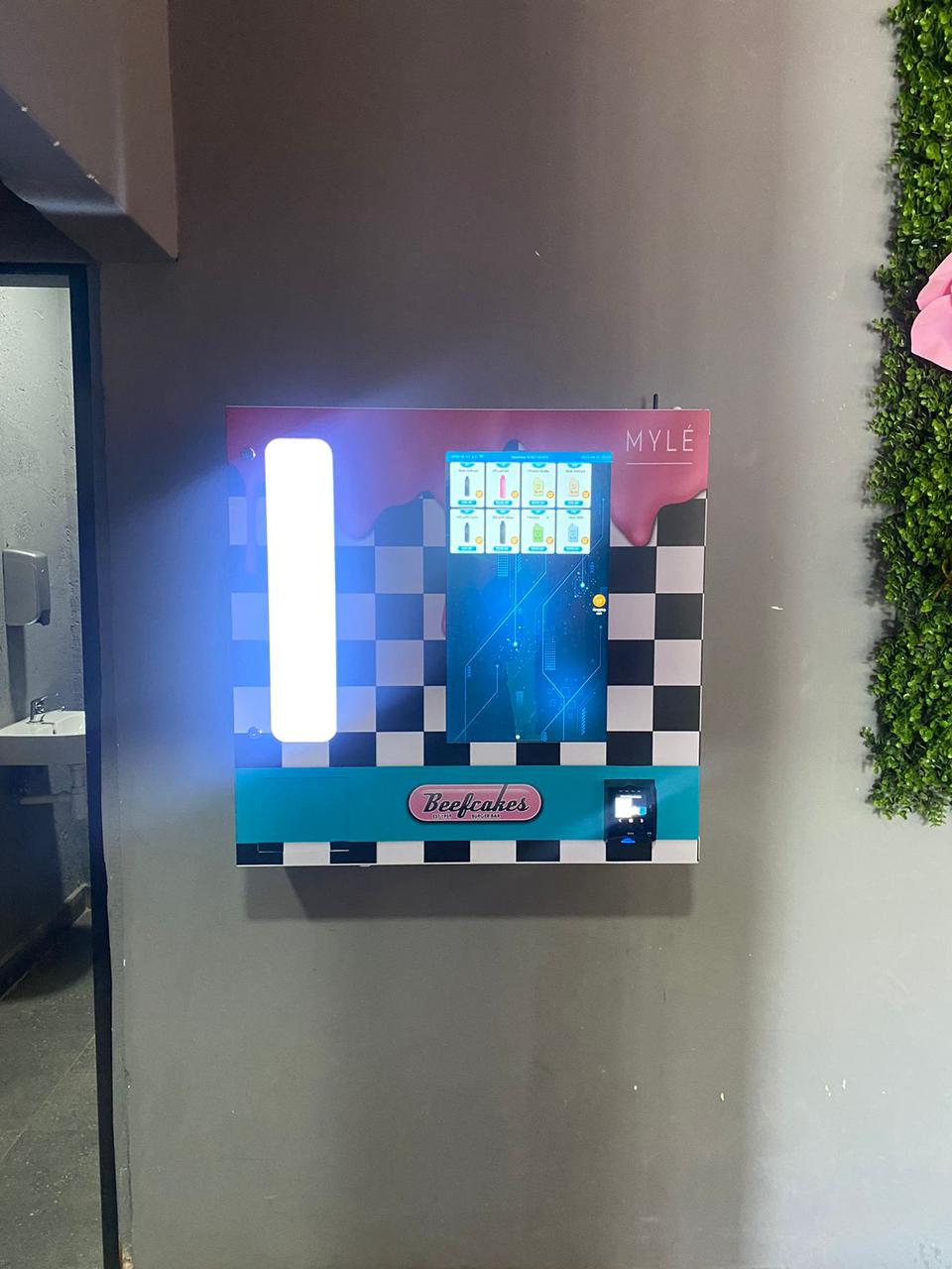 South Africa: Mini Wall-mounted Vape Vending Machine