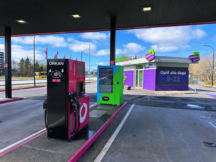 vending machine in Iceland customer case