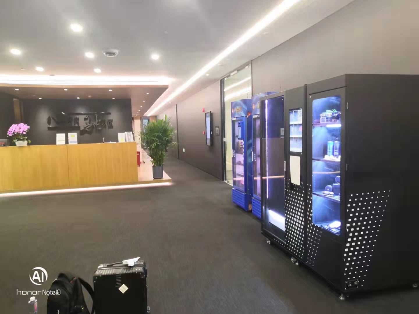 Micron smart vending machine Cooperation with Benz