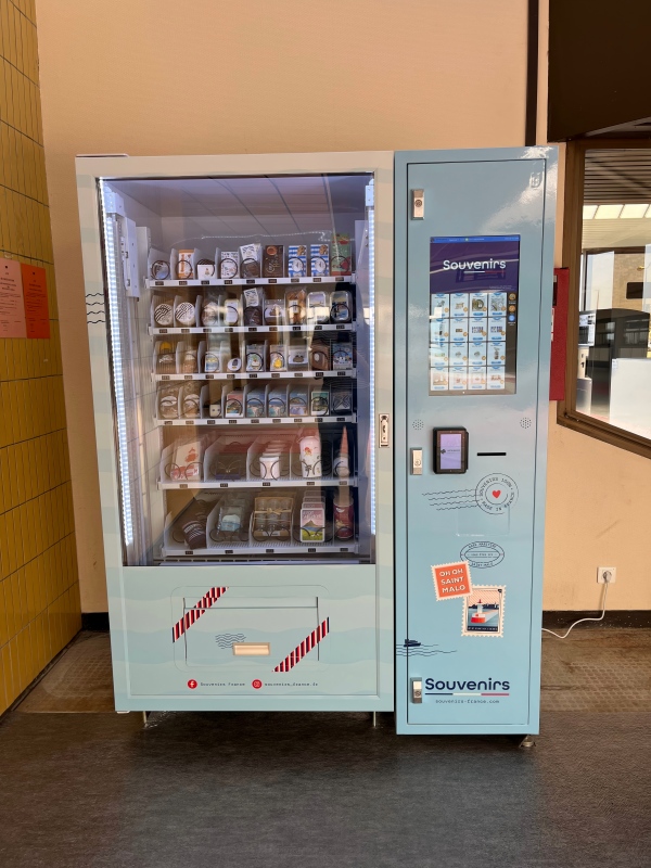 Souvenirs Vending Machine for Travel Retail in France