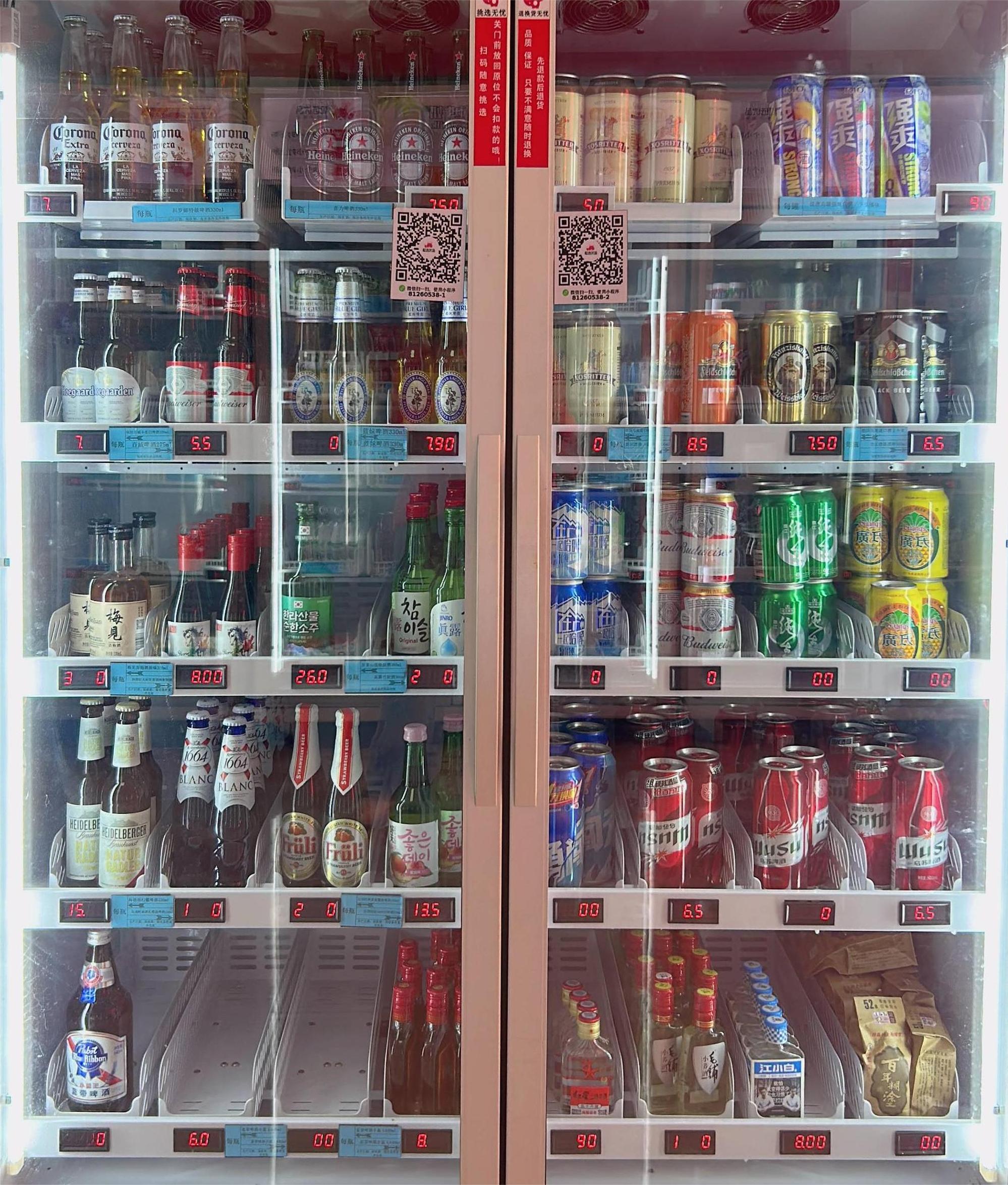 USA: Smart Fridge Snacks Drinks Vending Machine sell snack drink by piece