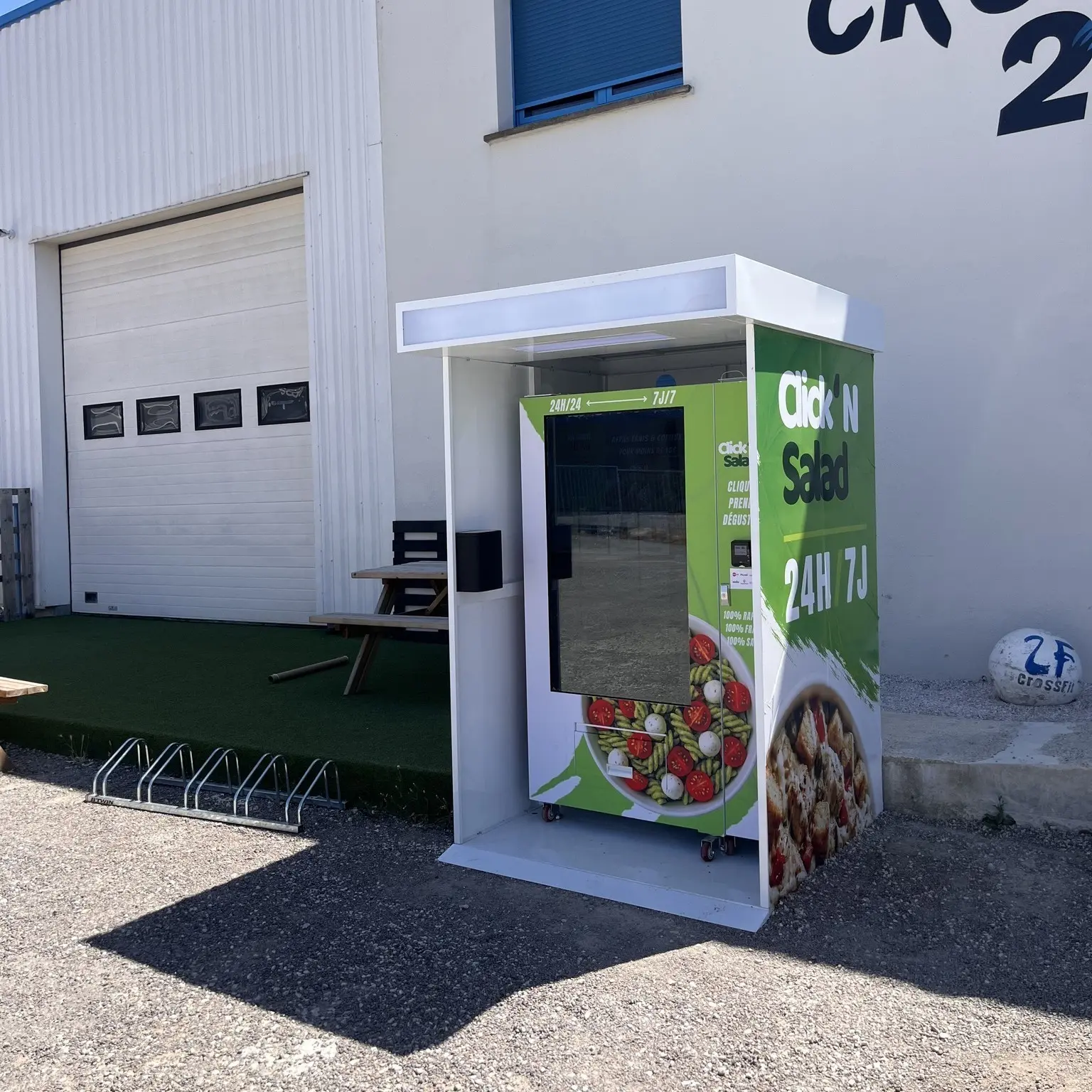 French Food Operator Deployed a Salad Vending Machine Outside a CrossFit Facility