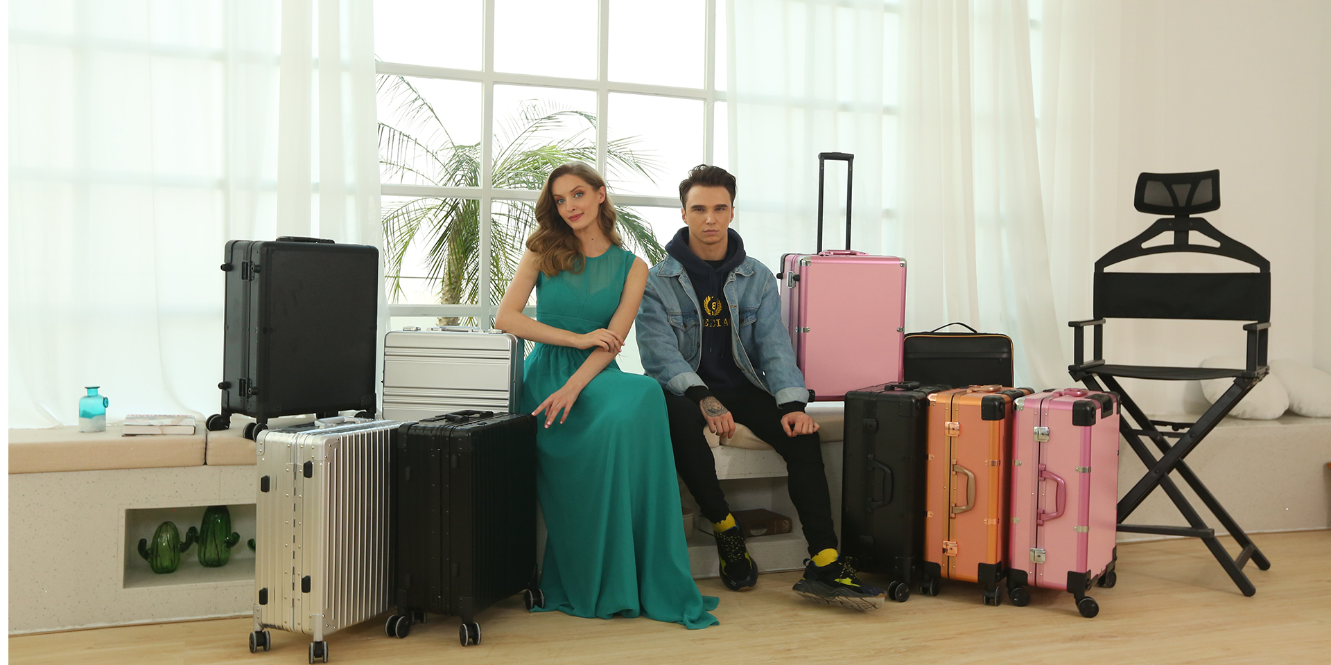 rolling trolley makeup case