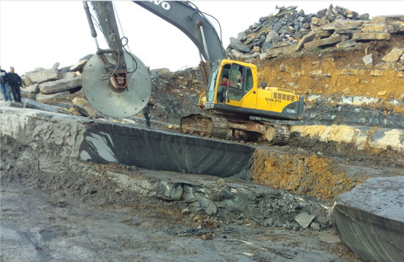Digging And Changing Hydraulic Rock Saw, Cutting Speed Is Really Rock Nemesis