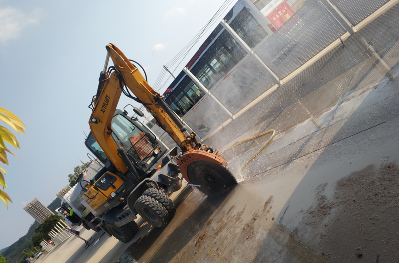 Digging And Changing Hydraulic Rock Saw, Cutting Speed Is Really Rock Nemesis