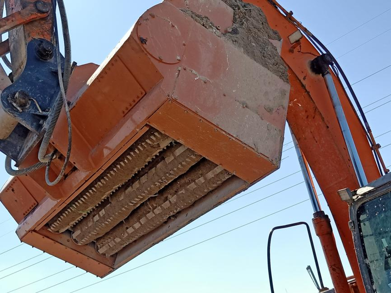Does Construction Waste Have This Magical Effect With A Screening Bucket?