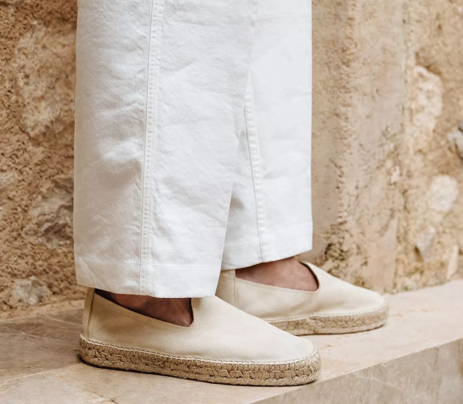 casual shoes