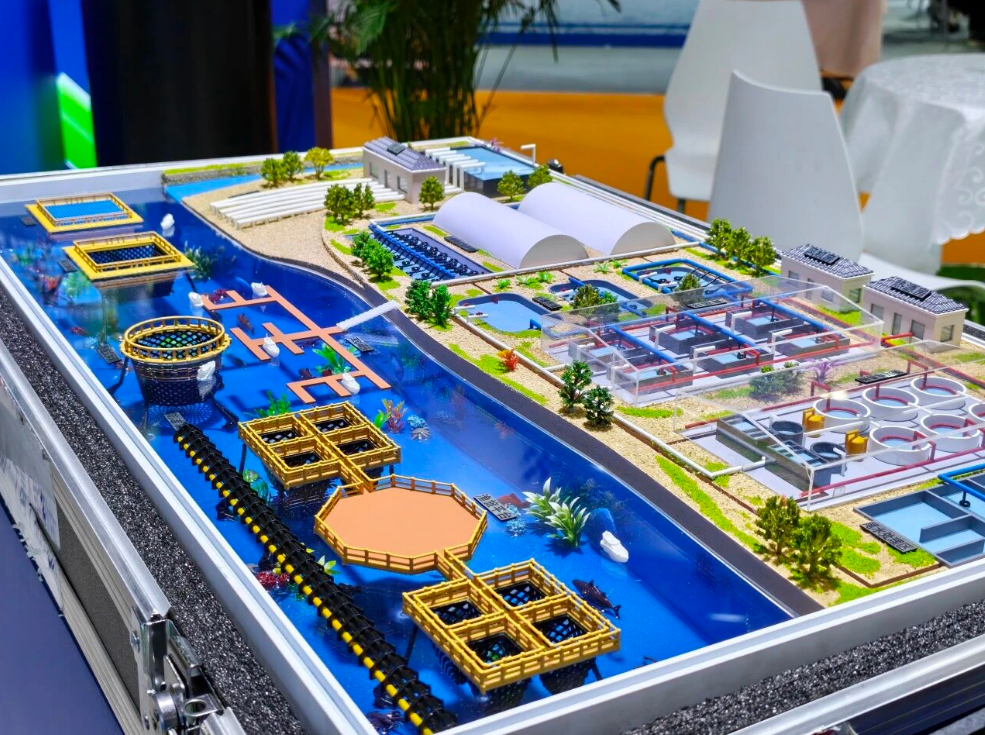 The full range of products, one exhibition hall view
