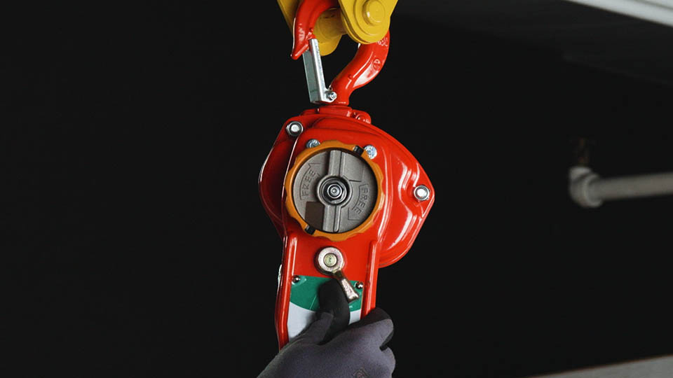 Dual hoist synchronization