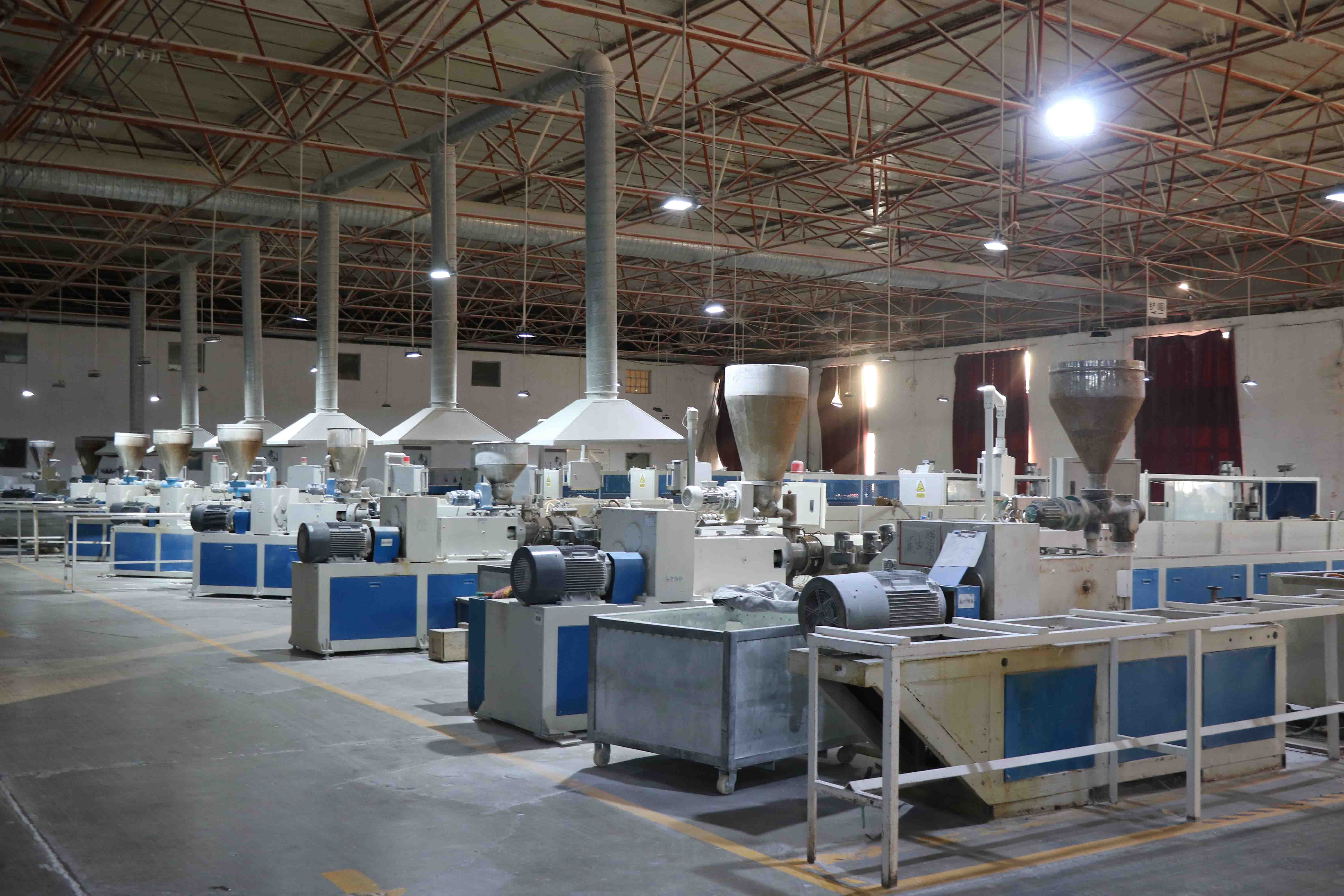 Enter the Enda workshop to understand the PVC shutter components process