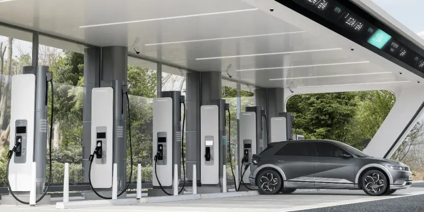 Hubs de recharge rapide pour véhicules électriques