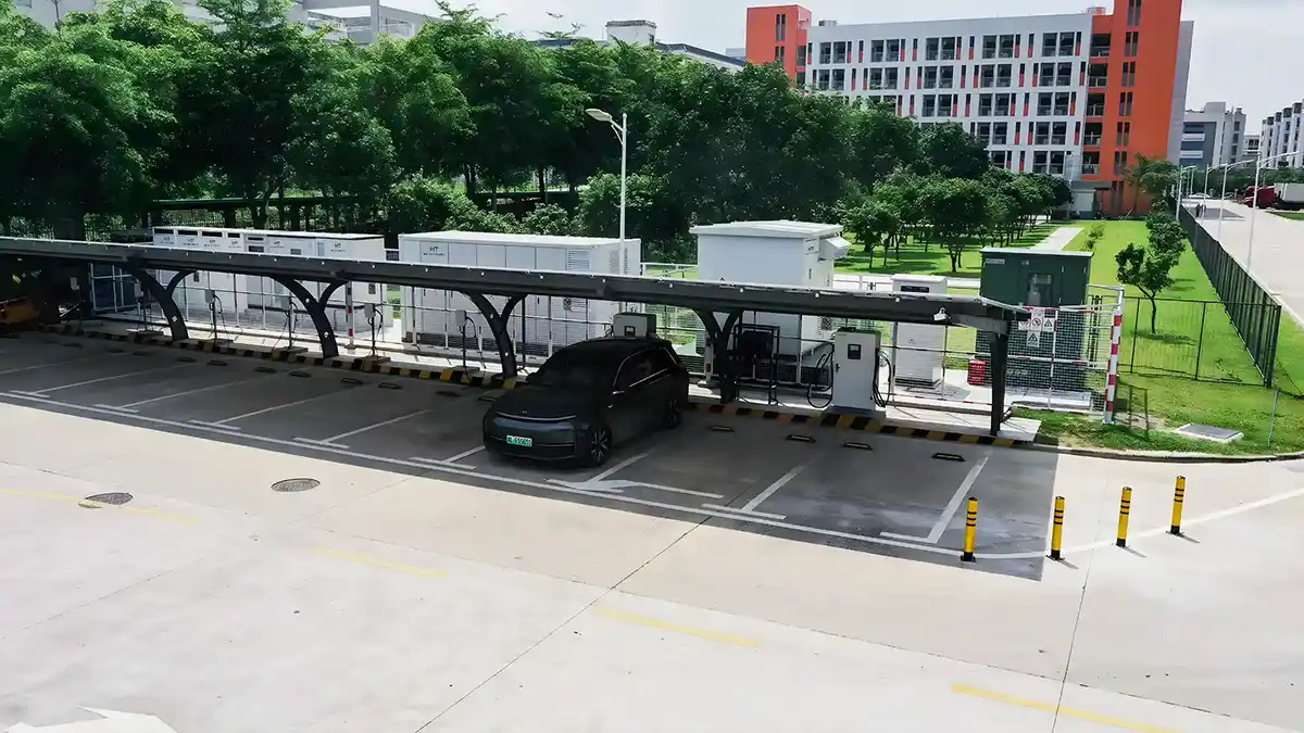 Projet de stockage et de charge photovoltaïque ht infinitepower