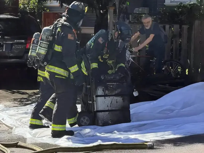 An energy storage system in the United States caught fire. Firefighters were on the scene to put out the blaze.
