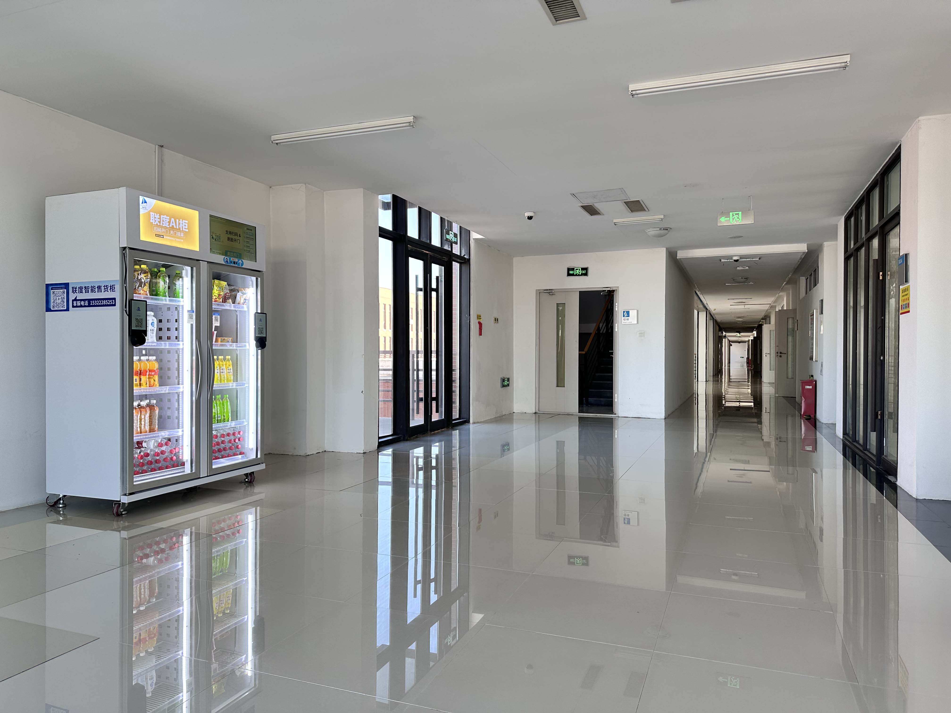 snack and drink vending machine in campus to convenient students' campus life