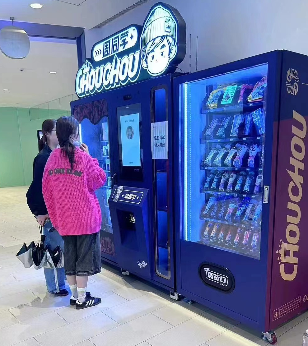 Unmanned Concert Souvenir Sales:Two in One Vending Machine for Concert Souvenirs in China